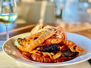 Ristorante alla carta e tagliolino allo Scoglio