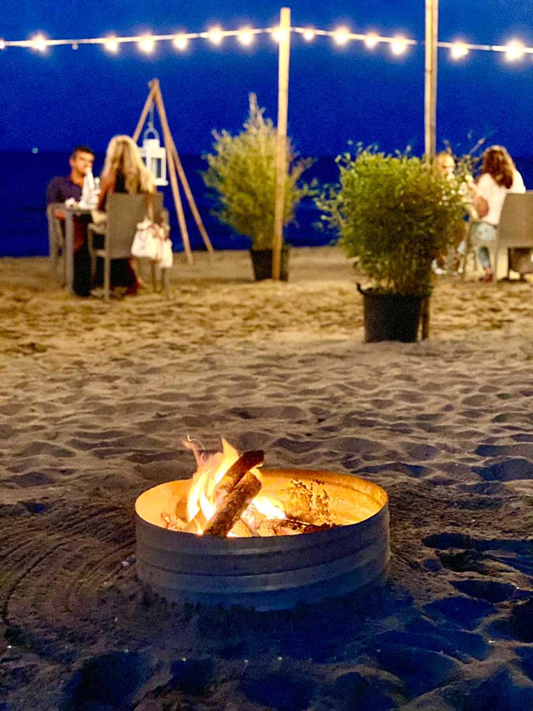 cena romatica in riva al mare