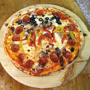 Pizzeria con forno a legna